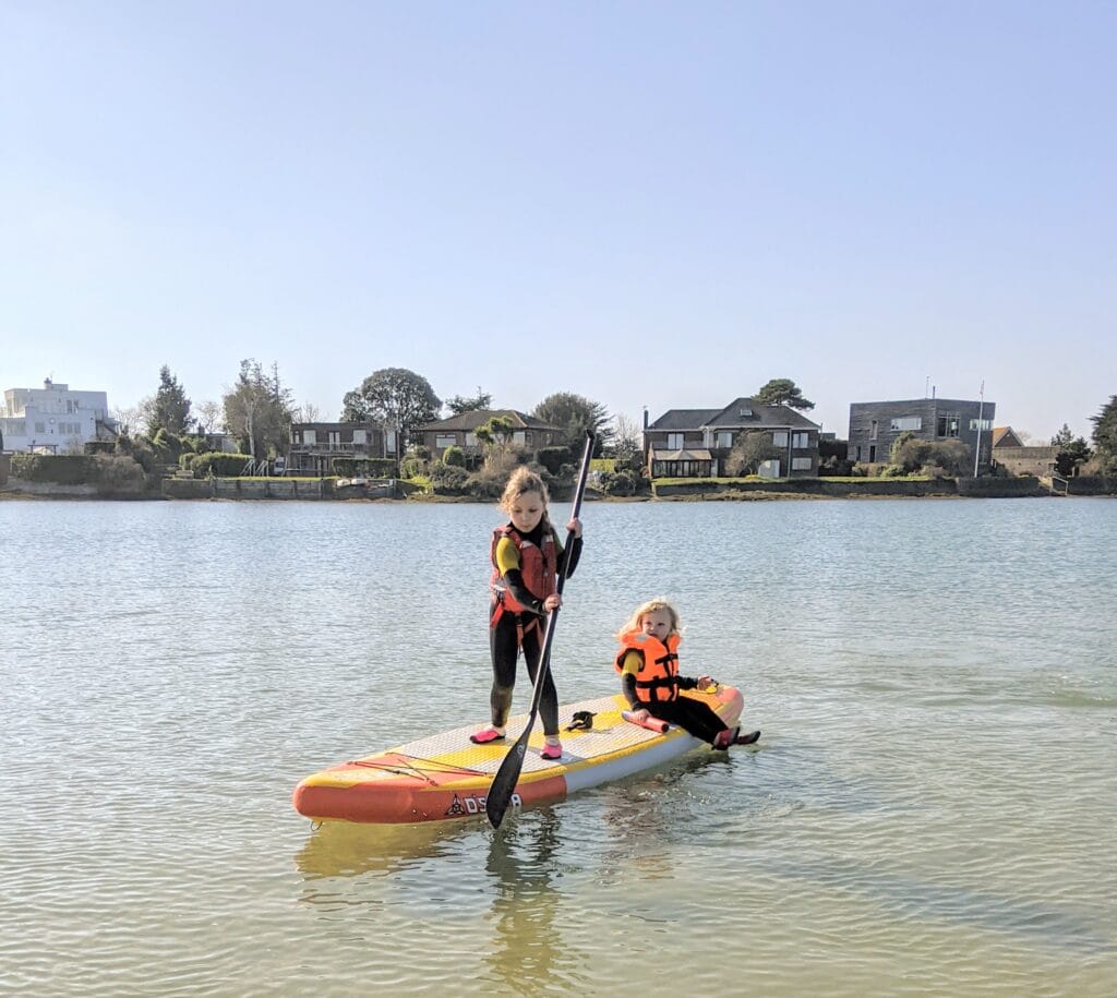 Surf en famille et sports nautiques - 5 activités à pratiquer cette saison.
#2 